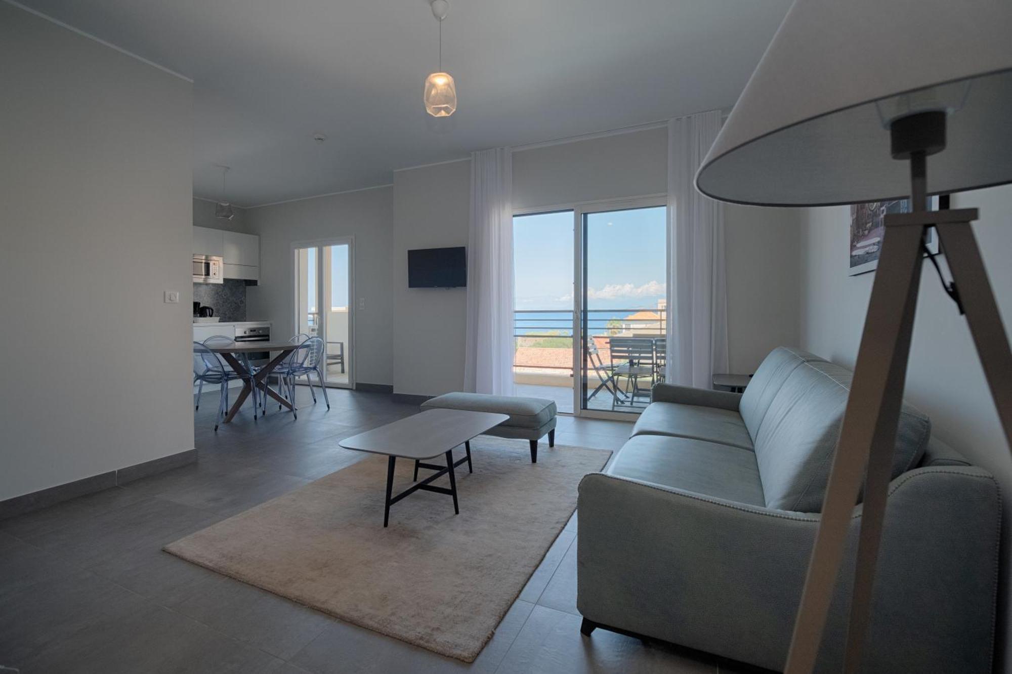Two-Bedroom Apartment Sea View