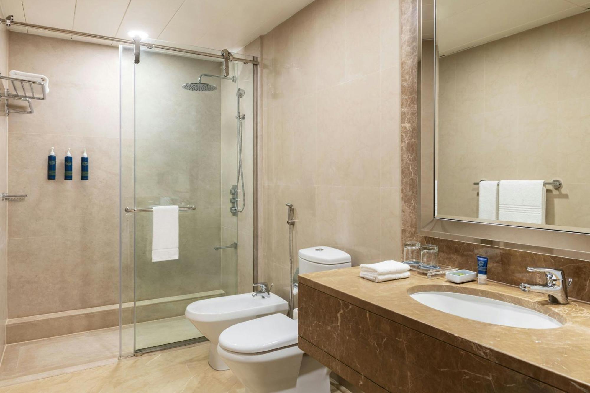 Classic King Room with Balcony, Sheikh Zayed Road view