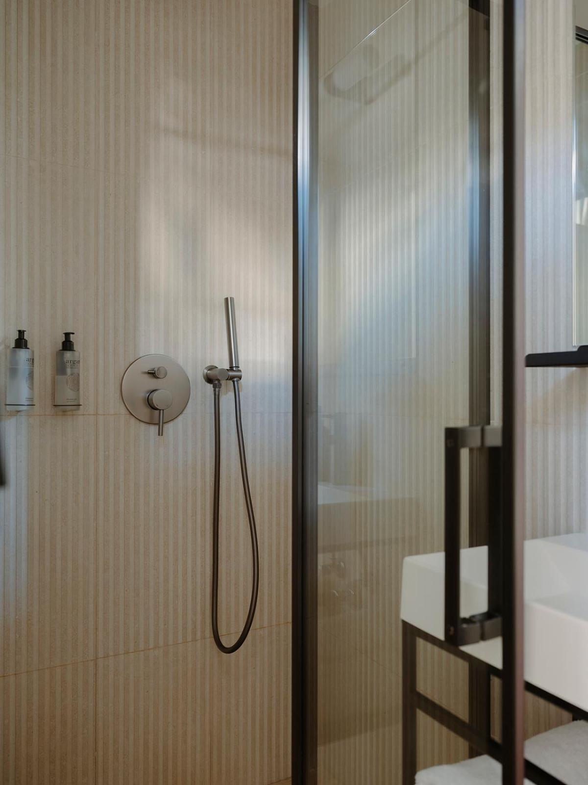 Family Room,1650146232:JPEG