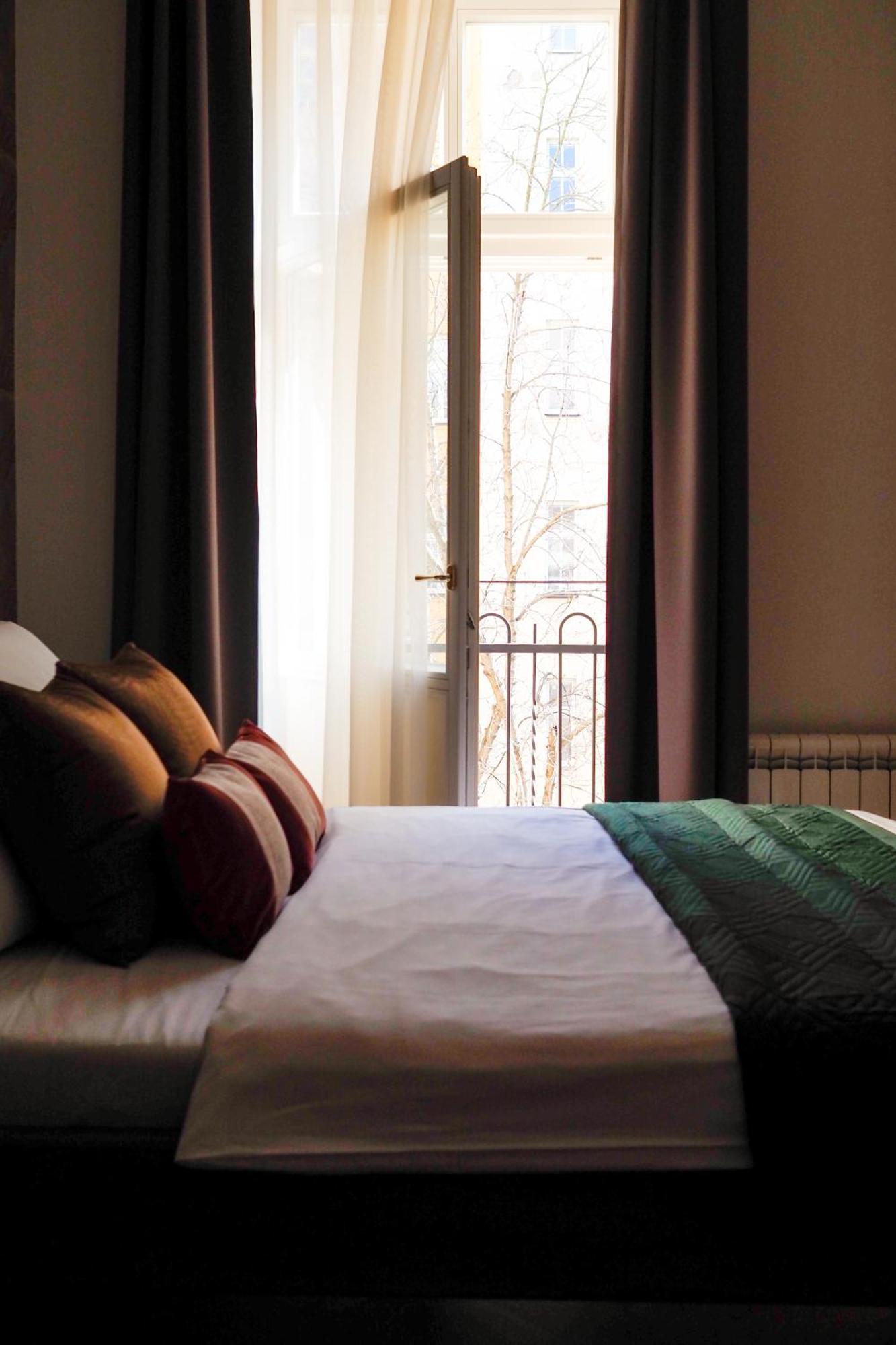 Studio with Sofa Bed and River View