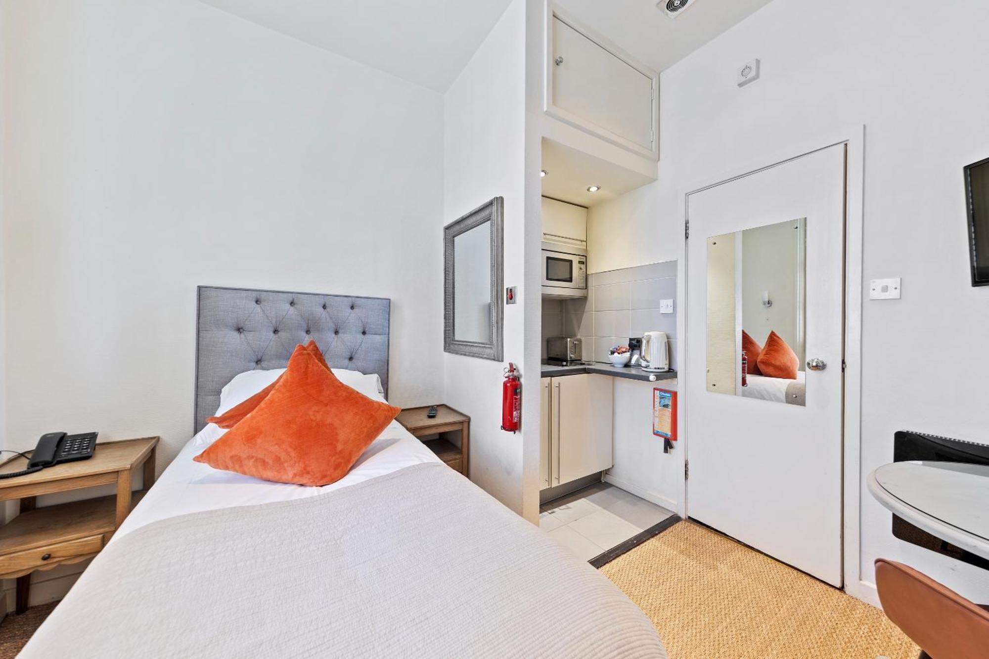 Single Room,1656206142:JPEG
