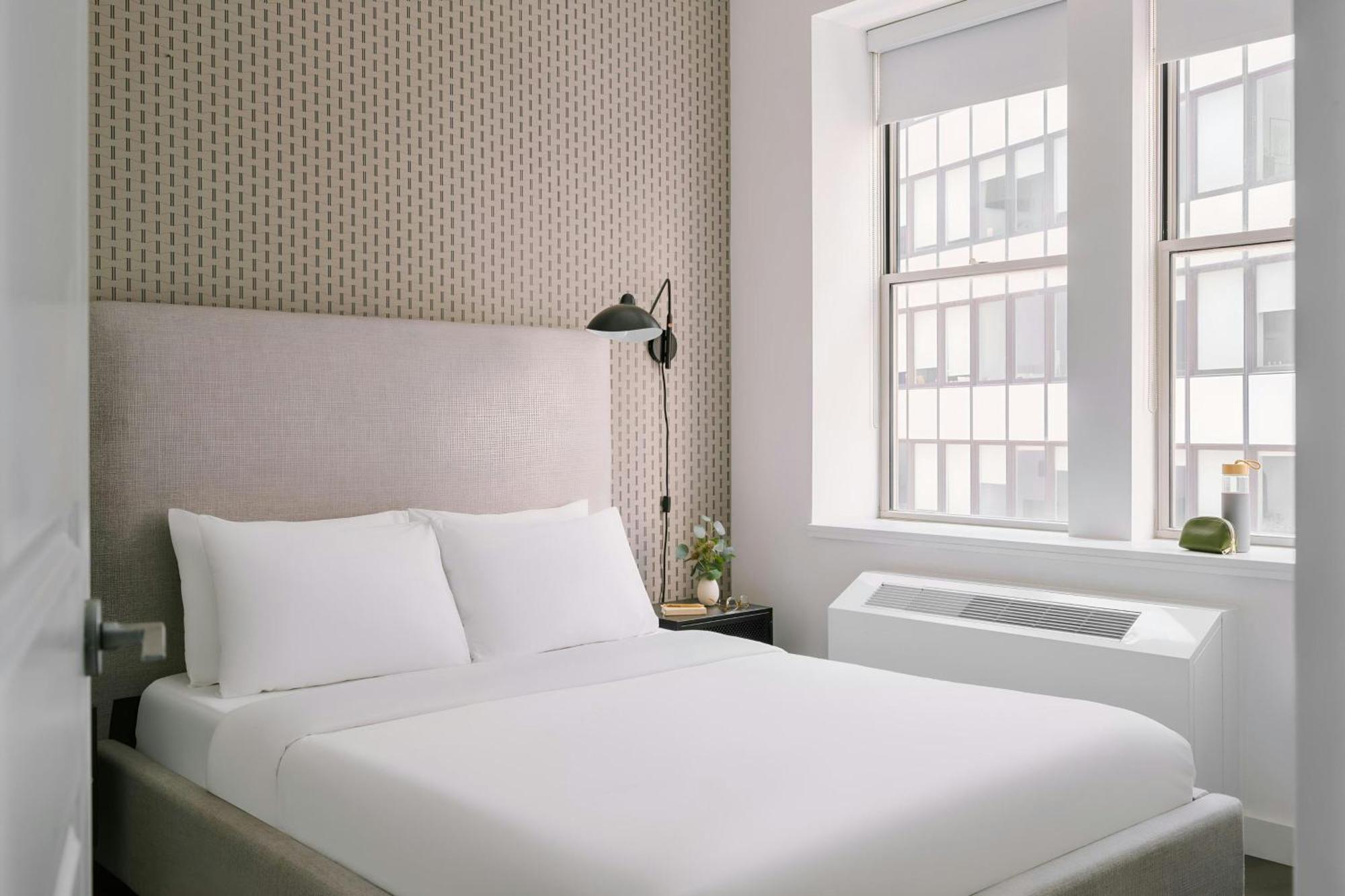 One-Bedroom Apartment Queen Bed,1666736389:JPEG