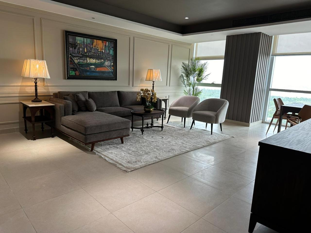 Three-Bedroom Apartment with Lake View
