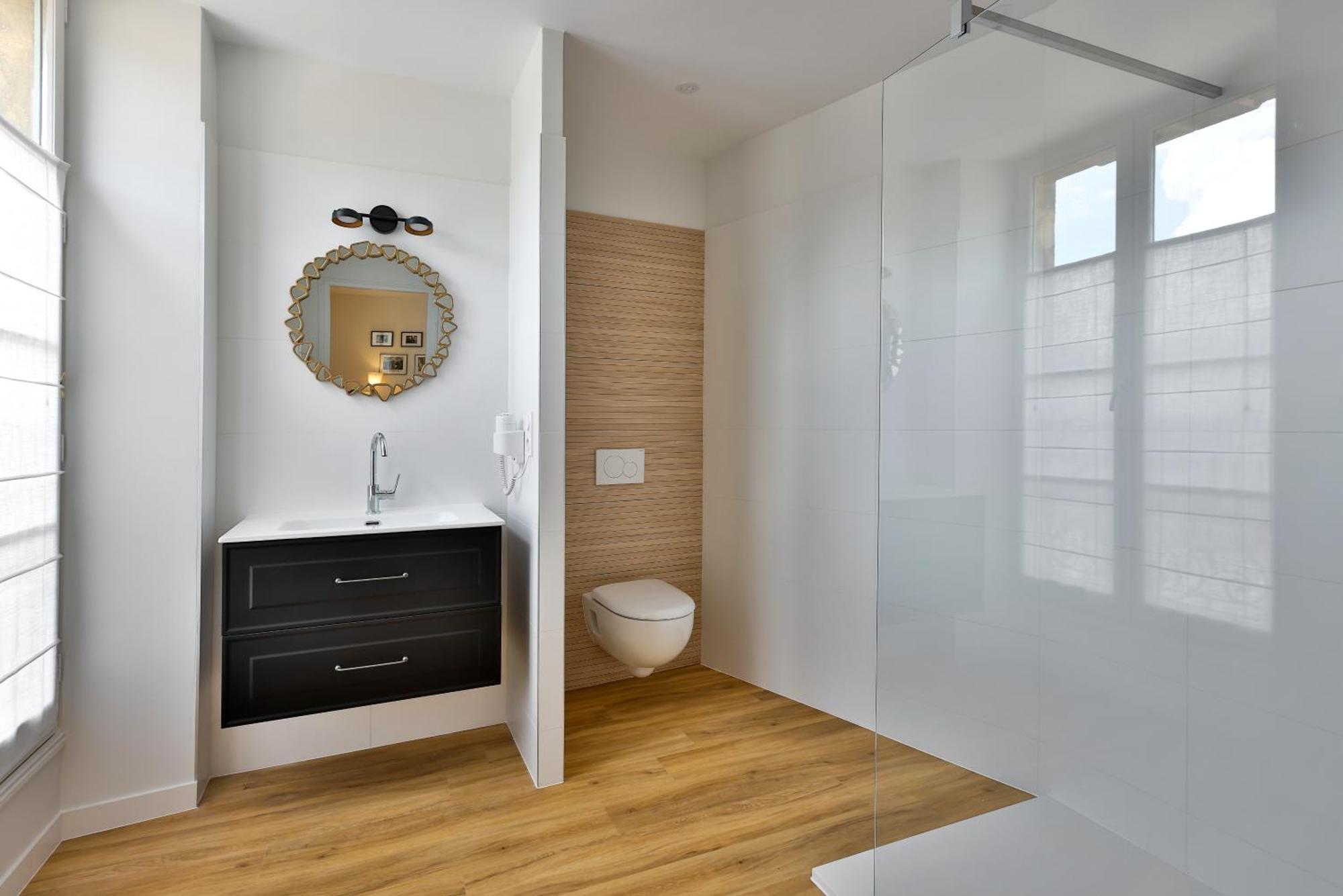 One-Bedroom Premium Apartment - Cinema theme