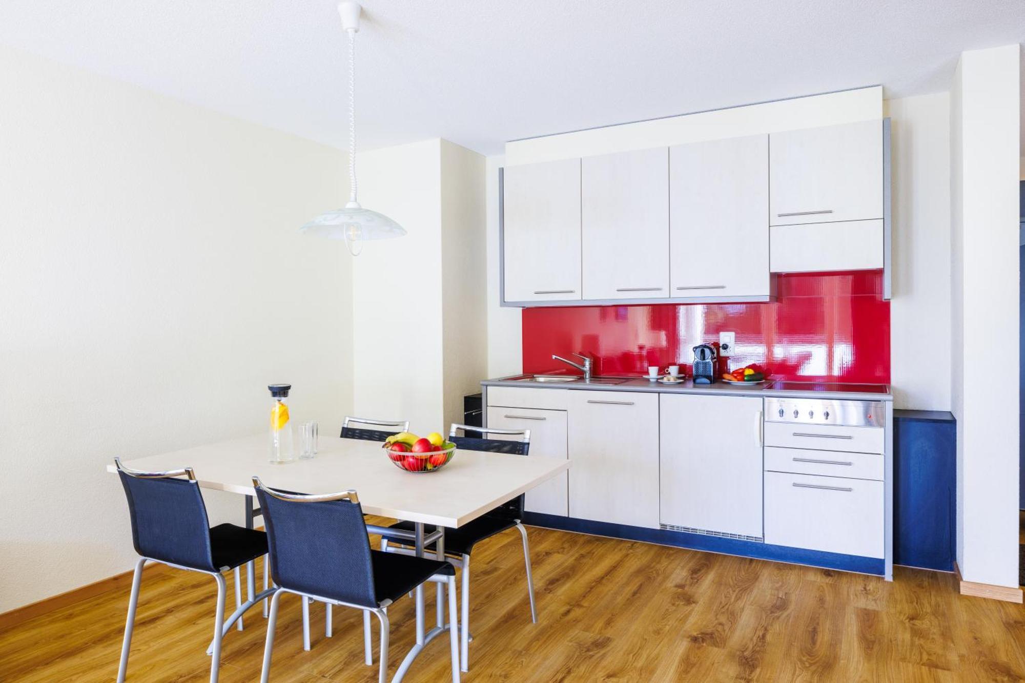 One-Bedroom Apartment and Balcony,1668102335:JPEG