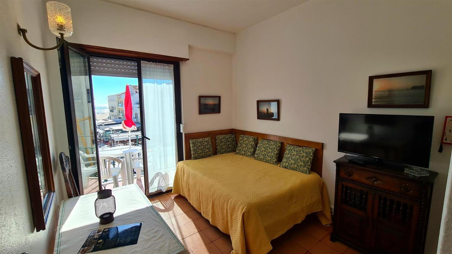 One-Bedroom Apartment Sea View