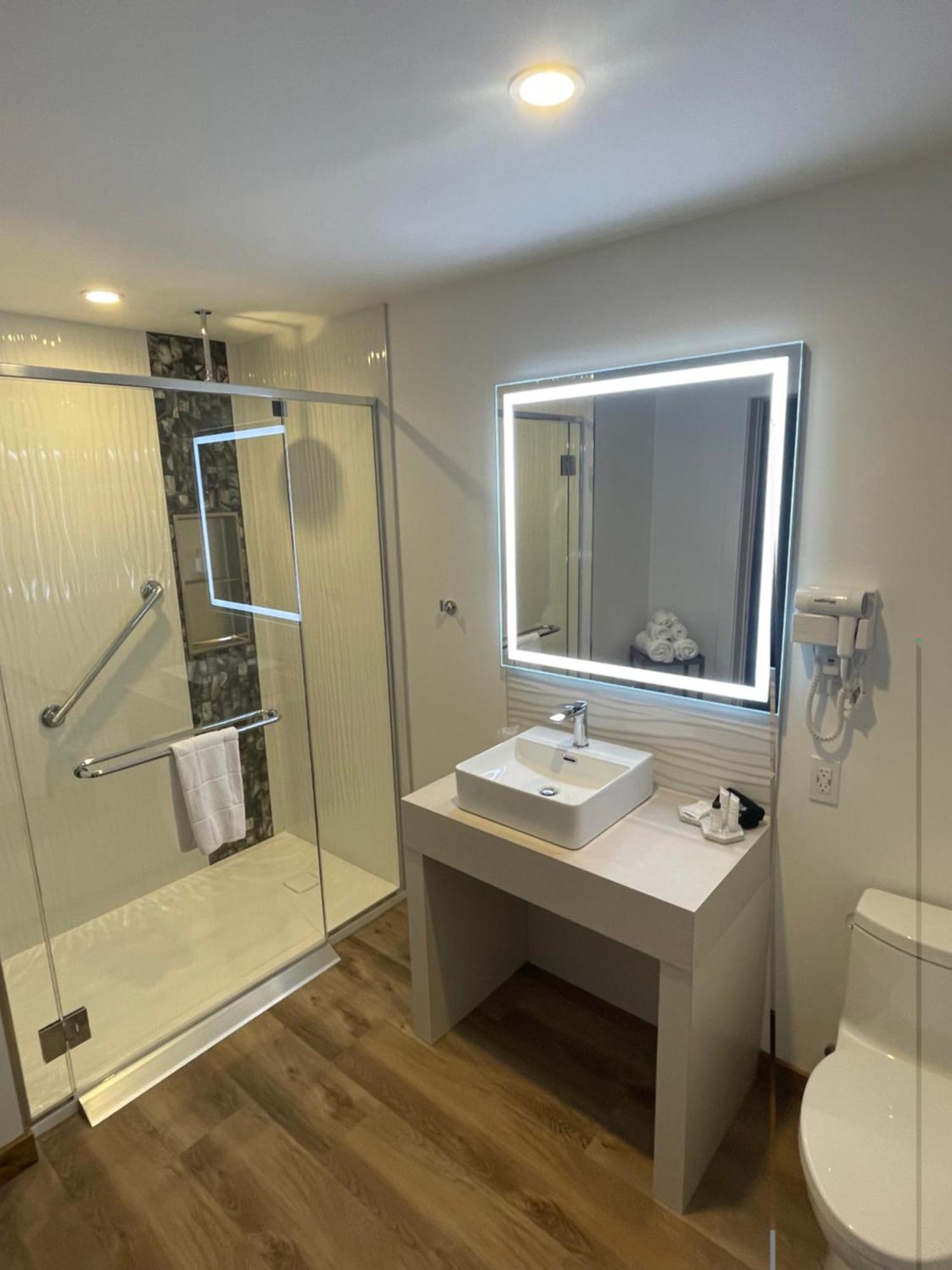 Chambre King Deluxe – Vue Lac Partielle