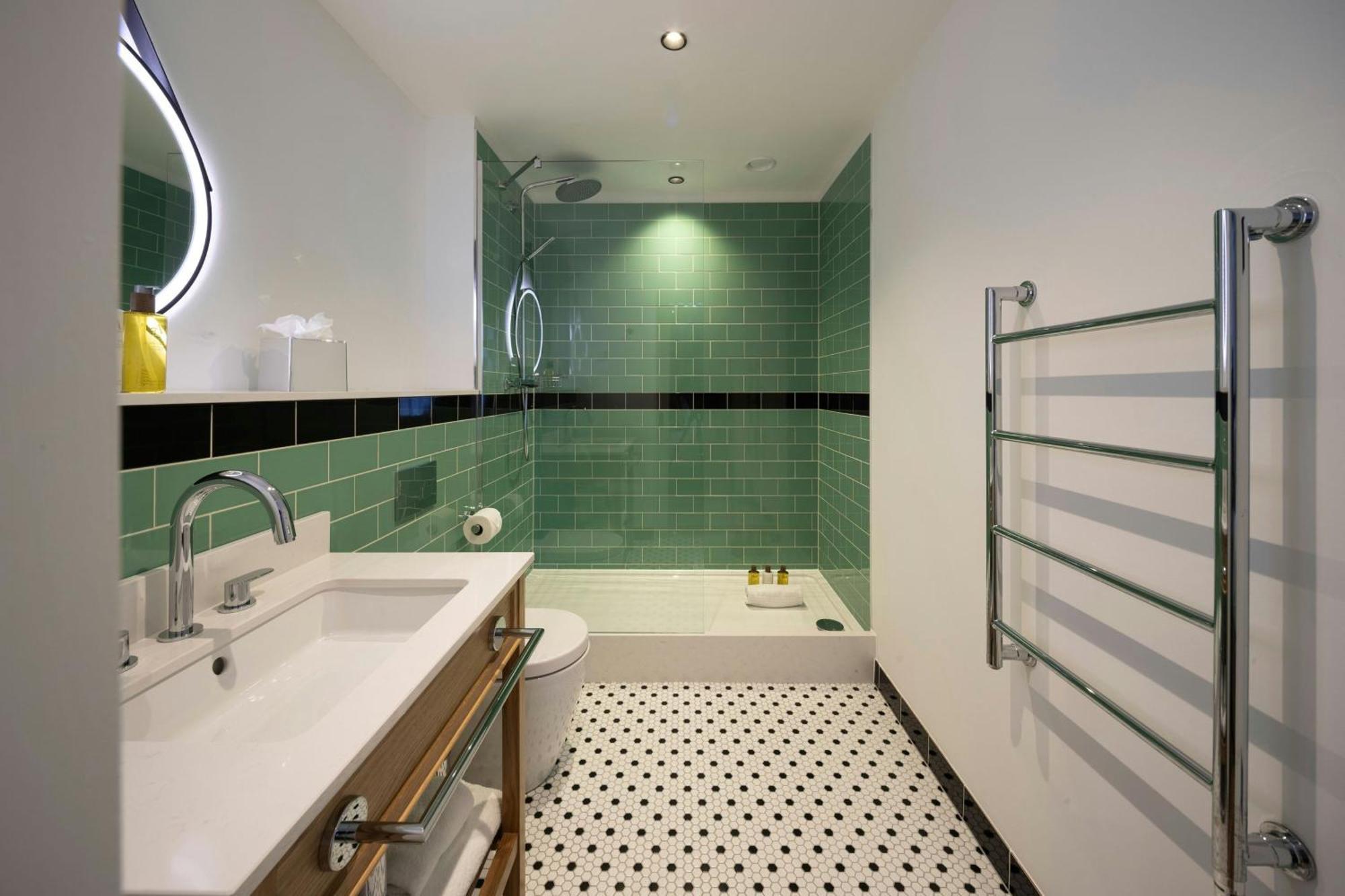 Two-Bedroom Suite,1687480064:JPEG