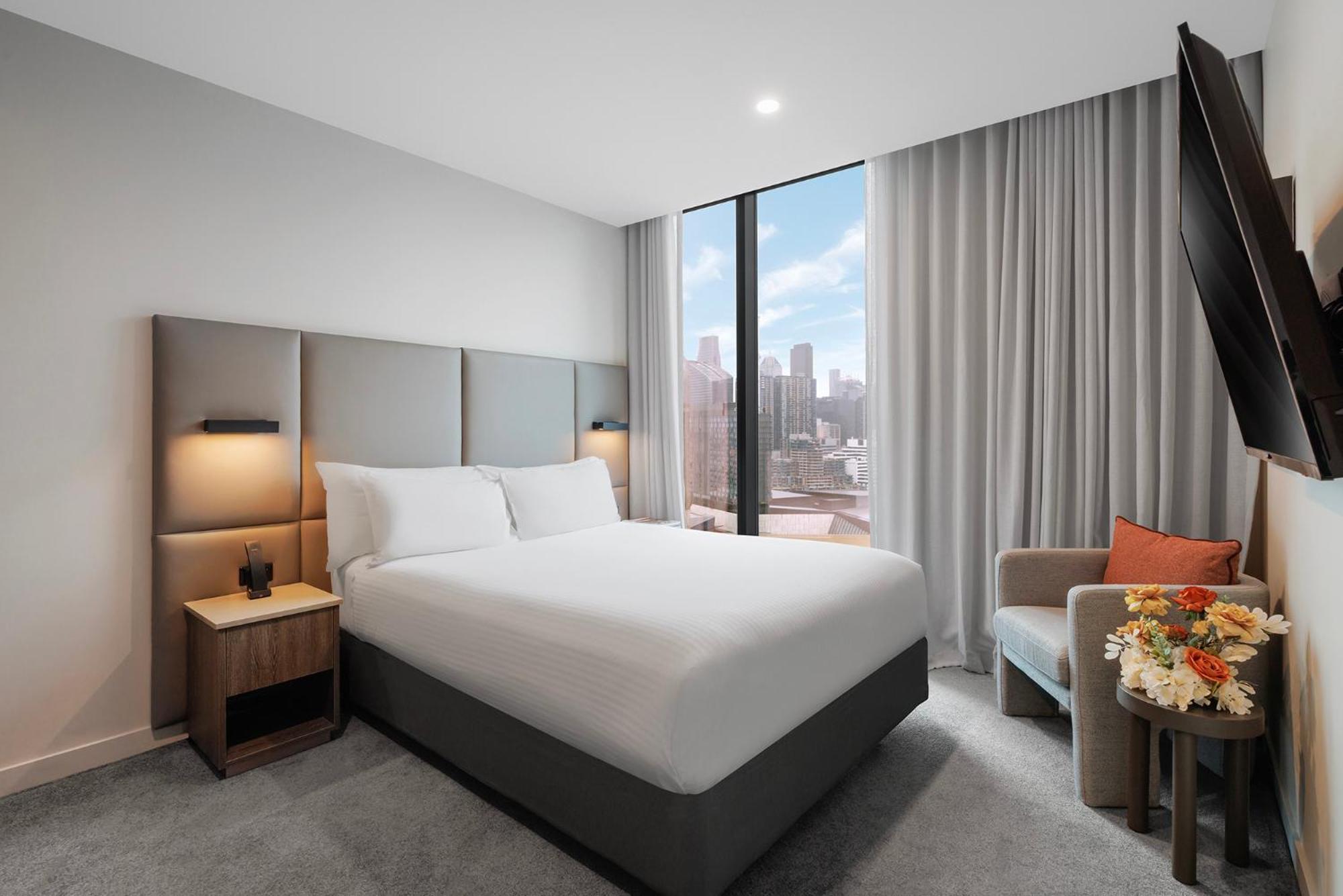 Quarto Deluxe com Cama Queen-size Acessível para Hóspedes com Mobilidade Reduzida
