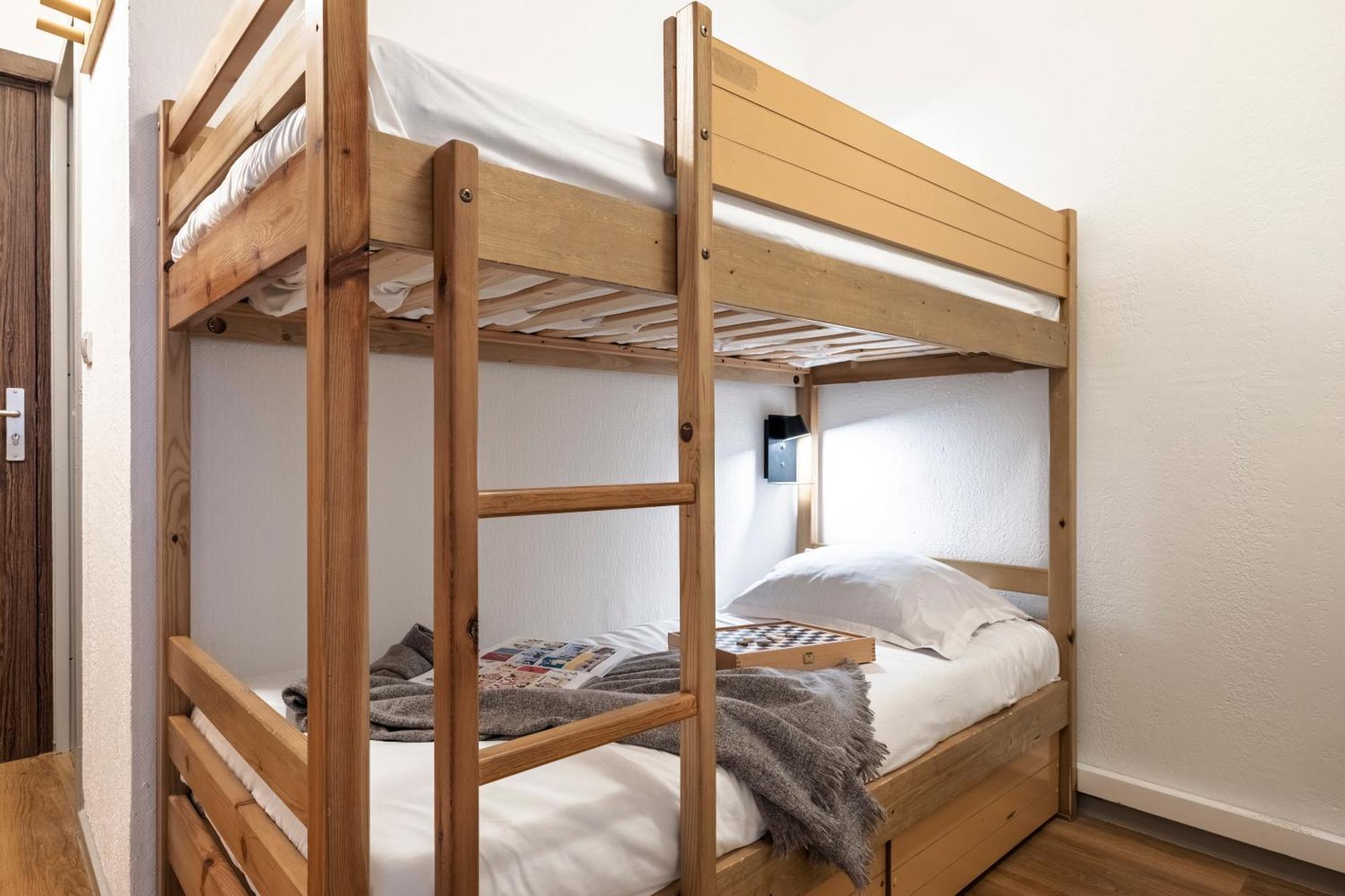 Superior One-Bedroom Apartment with Sleeping Alcove (6 People)