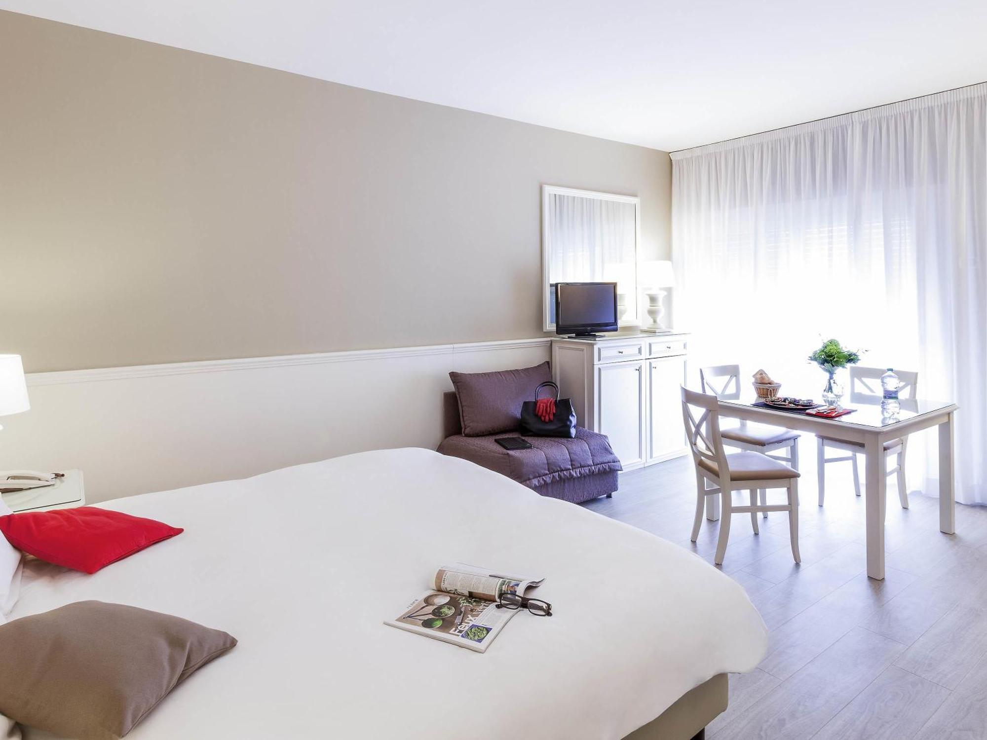 One-Bedroom Apartment,1274684437:JPEG