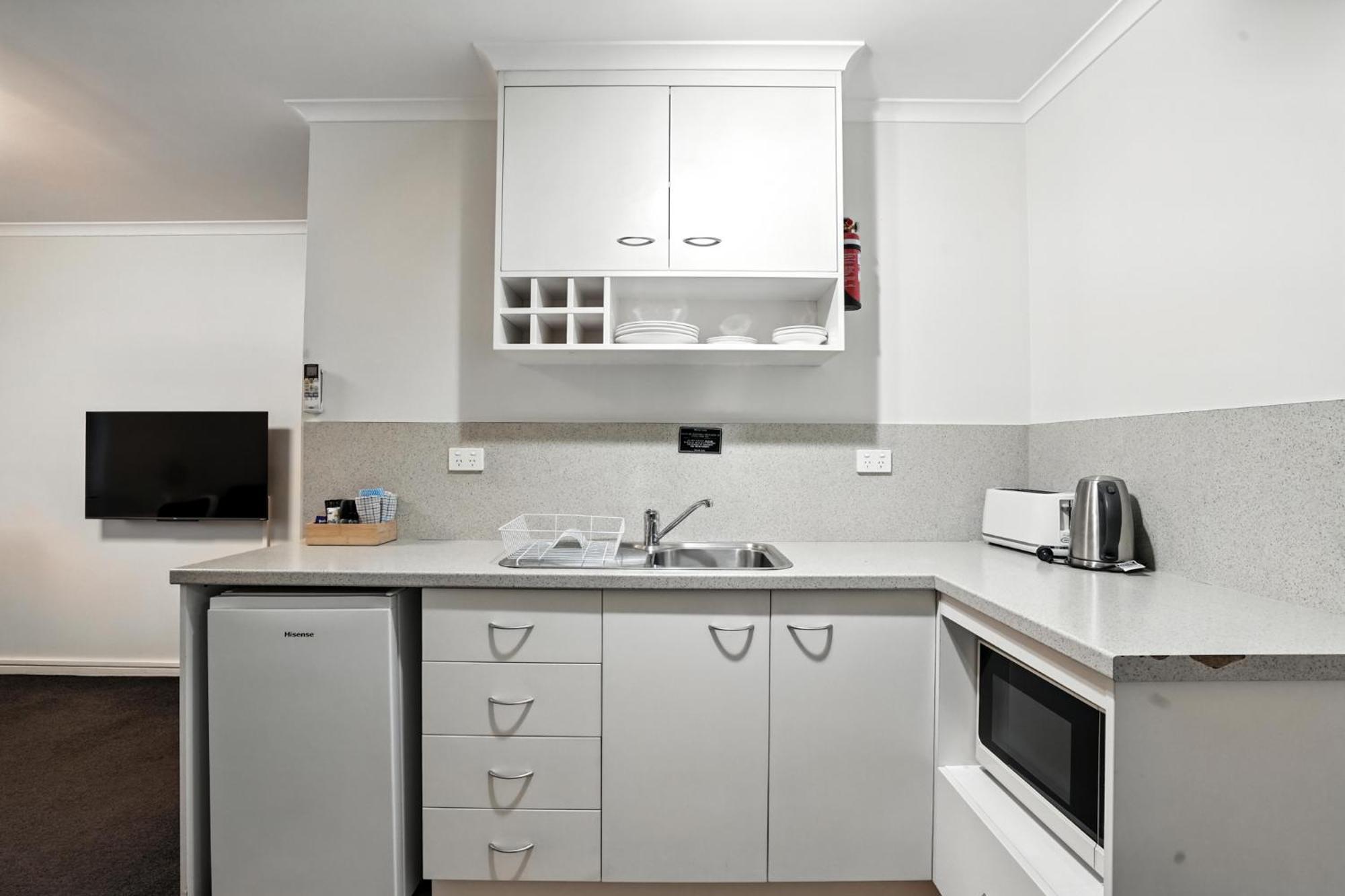 Two-Bedroom Apartment Upstairs (Internal Staircase) includes Free Parking and Wifi