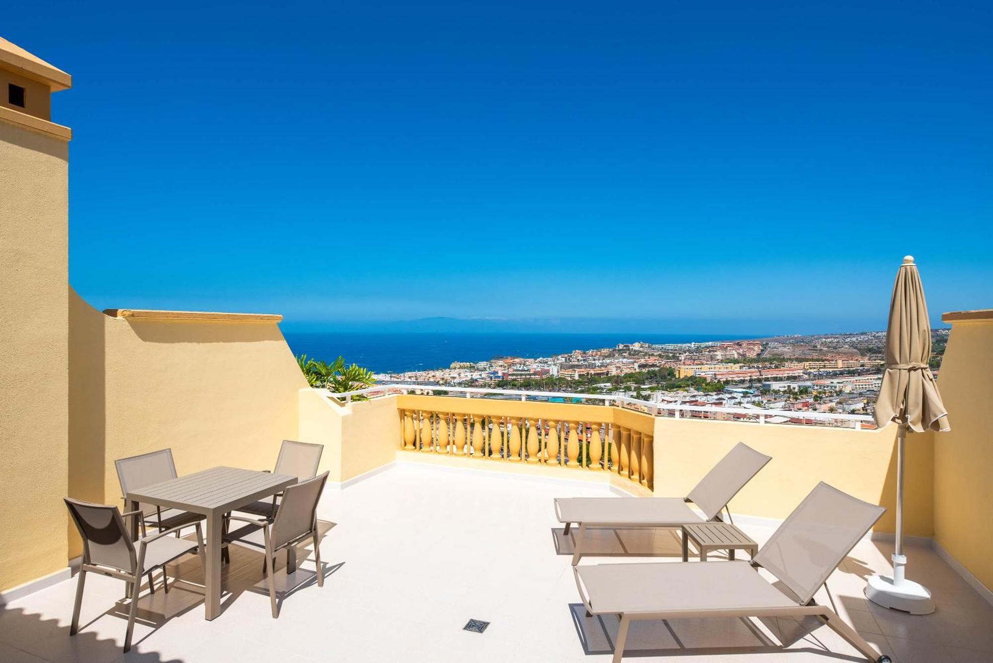 One-Bedroom Superior Apartment with Ocean View