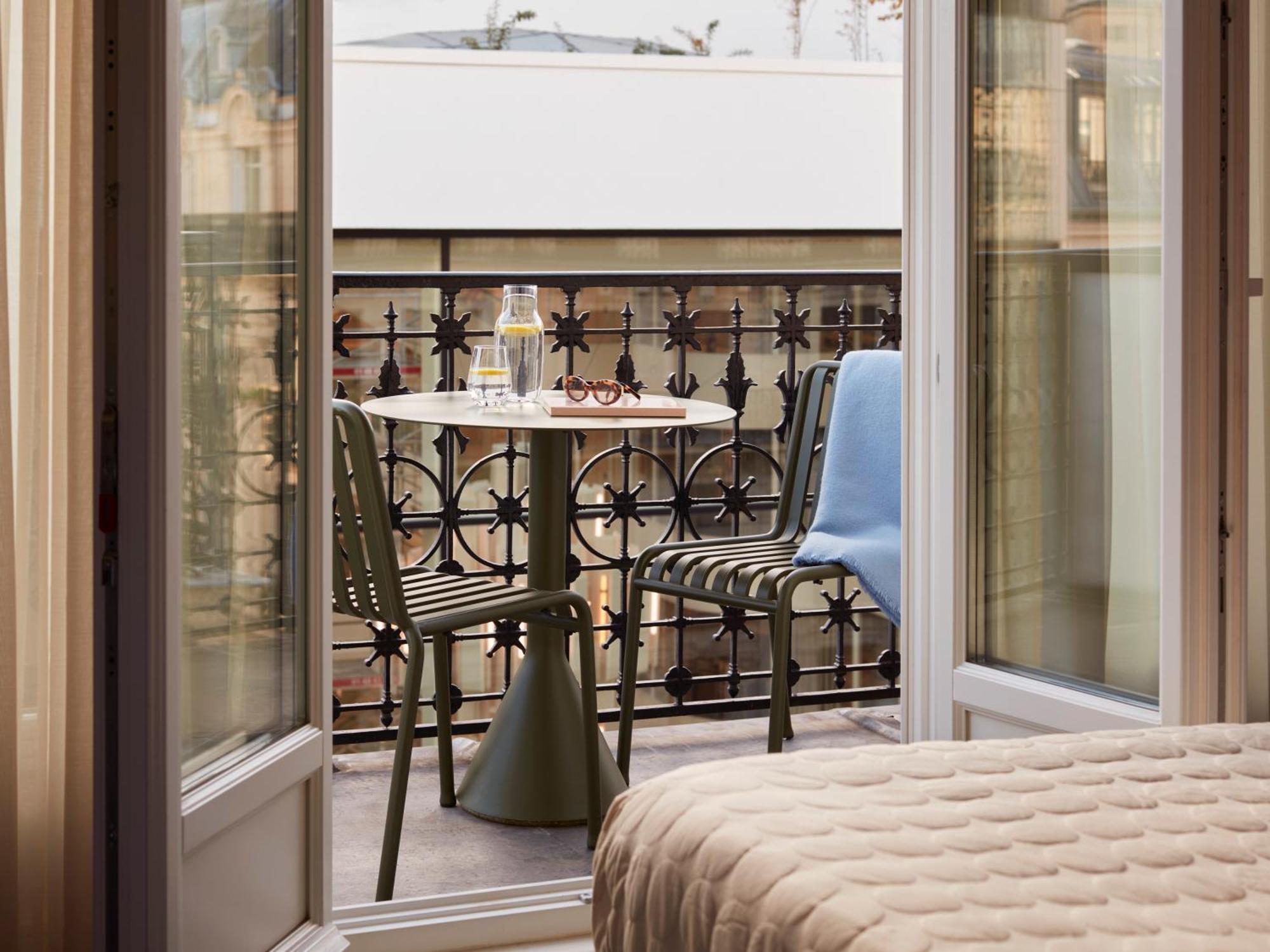 Medium Studio with Kitchenette and Balcony,1744486058:JPEG