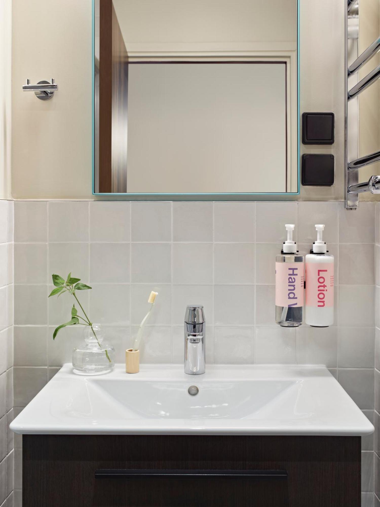 Estudio Mediano con zona de cocina y balcón