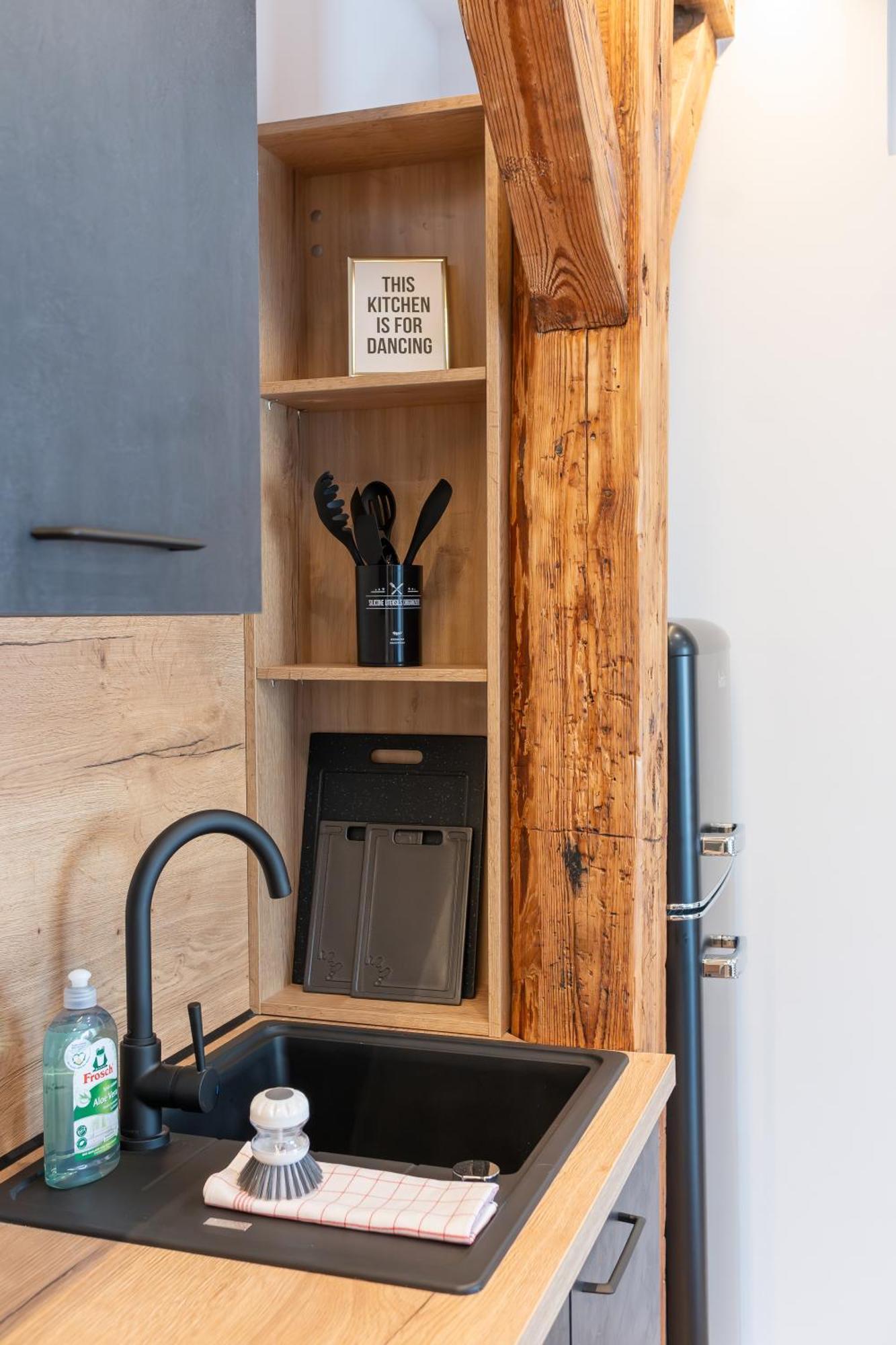 One-Bedroom Deluxe Apartment