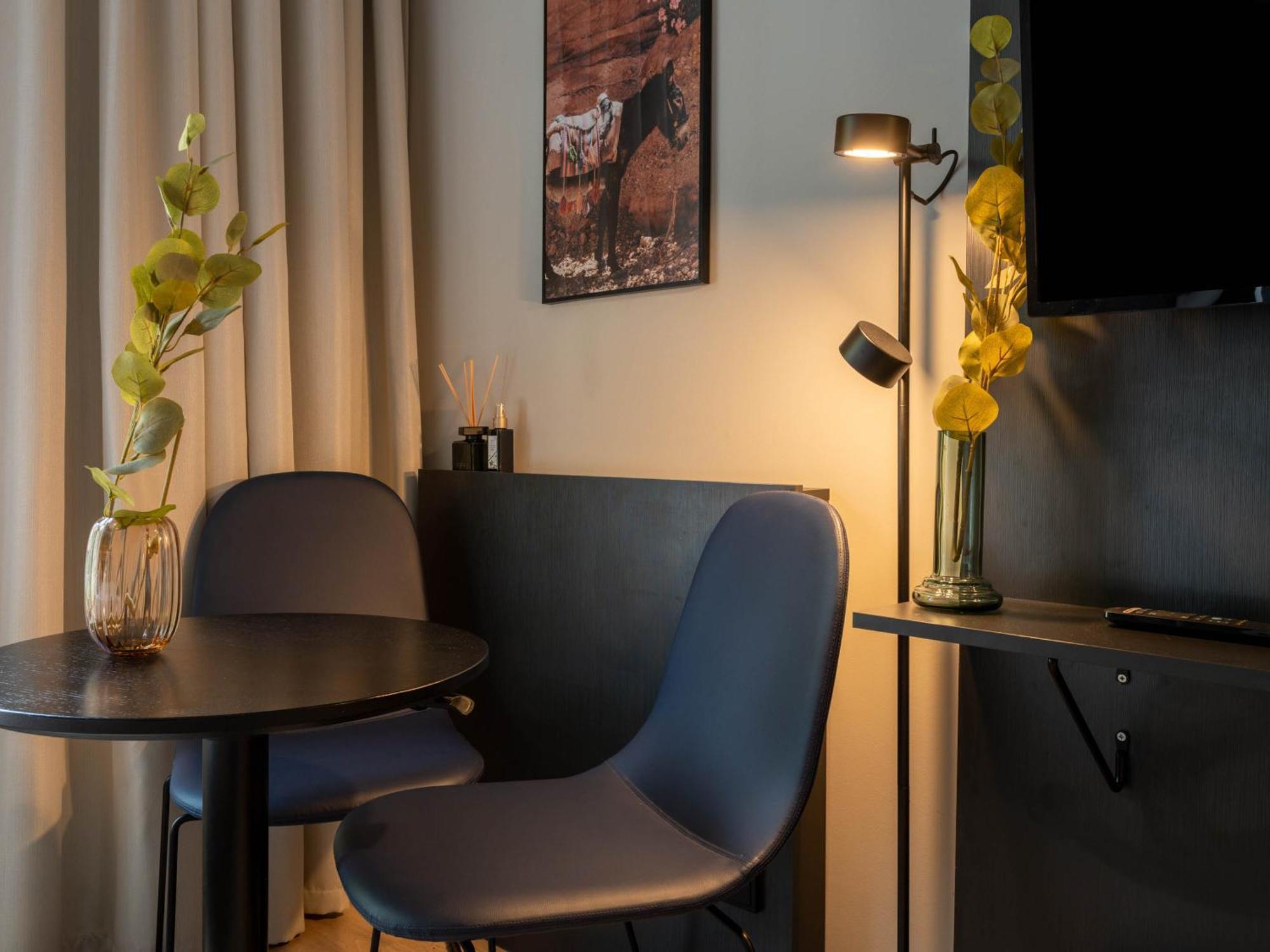 Economy Suite