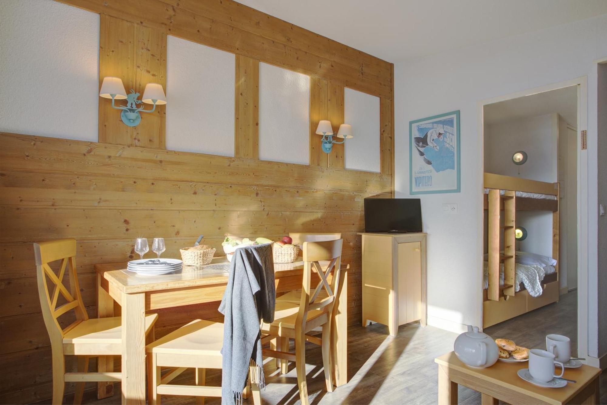 Studio with Sleeping Alcove - Mountain View (4 People),1758272571:JPEG