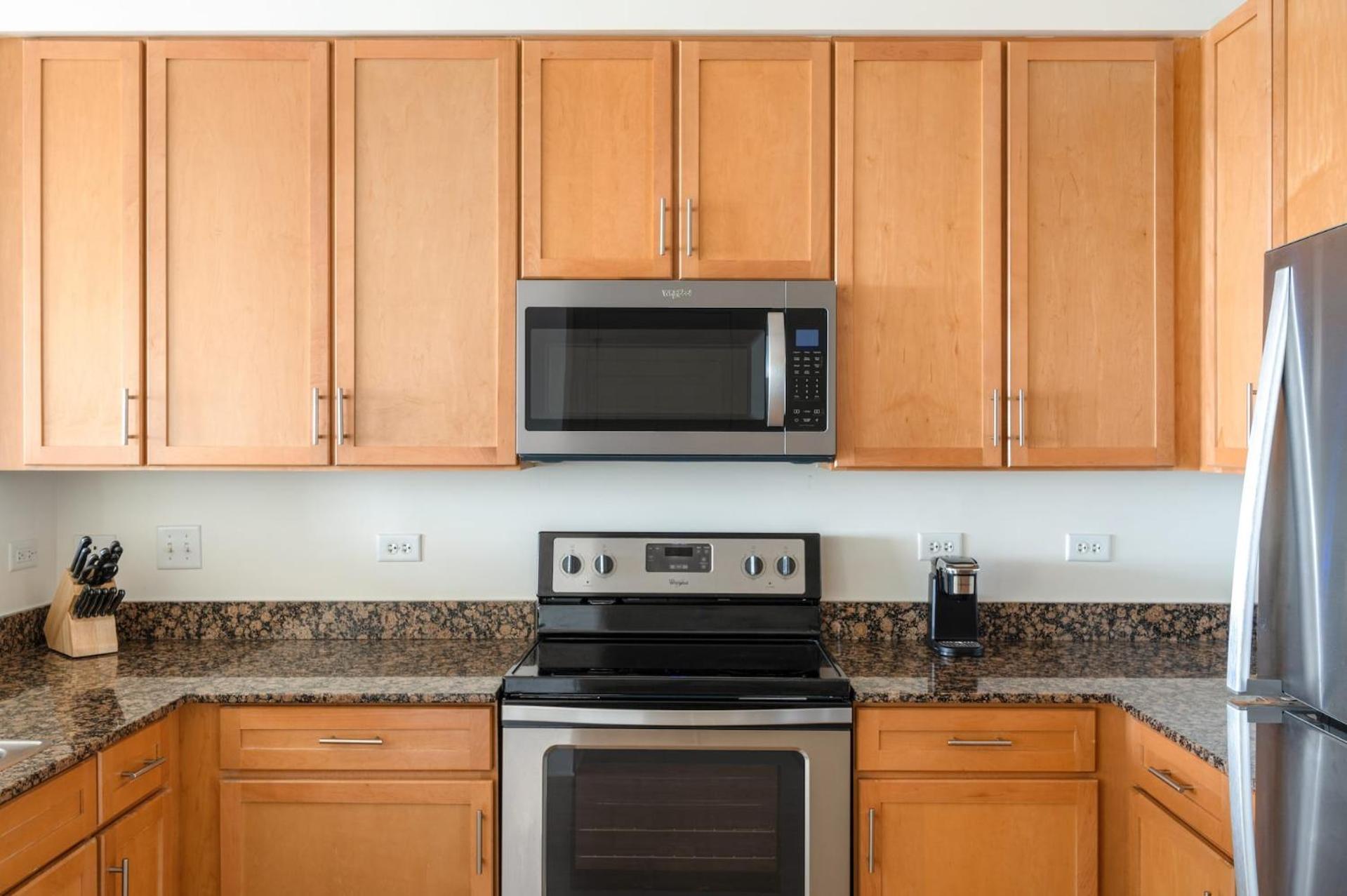 Deluxe One-Bedroom Apartment (Self Check-in with Virtual Front Desk)