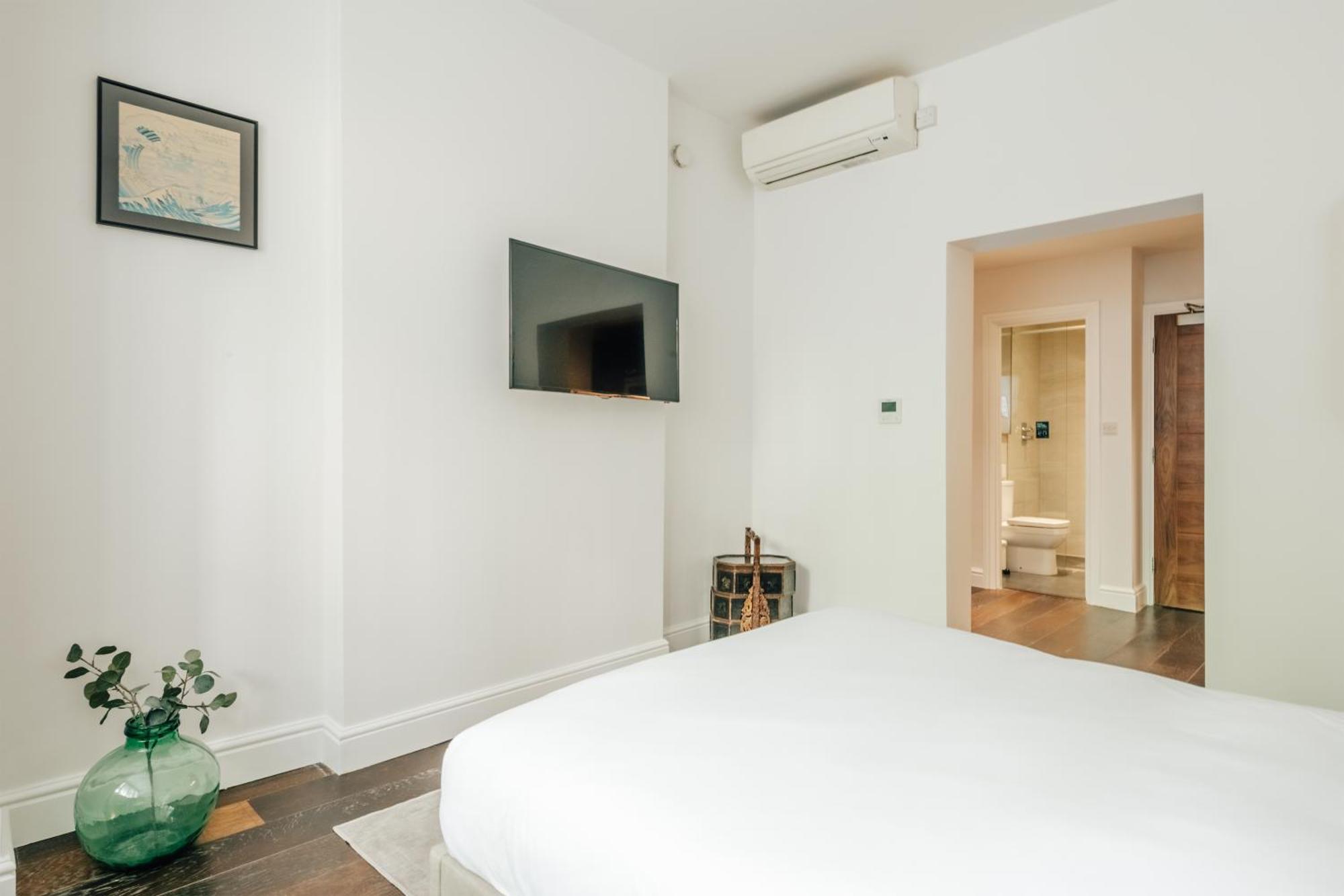 Studio Apartment Lower Ground