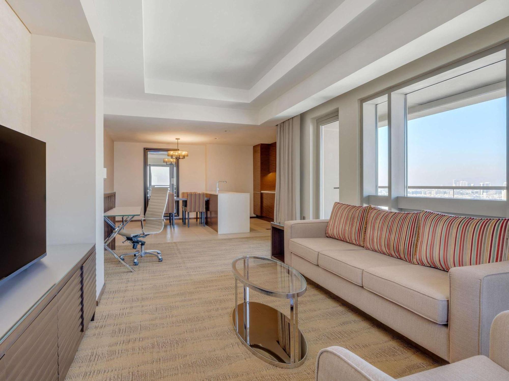 One-Bedroom Premium Apartment Burj Khalifa Creek View