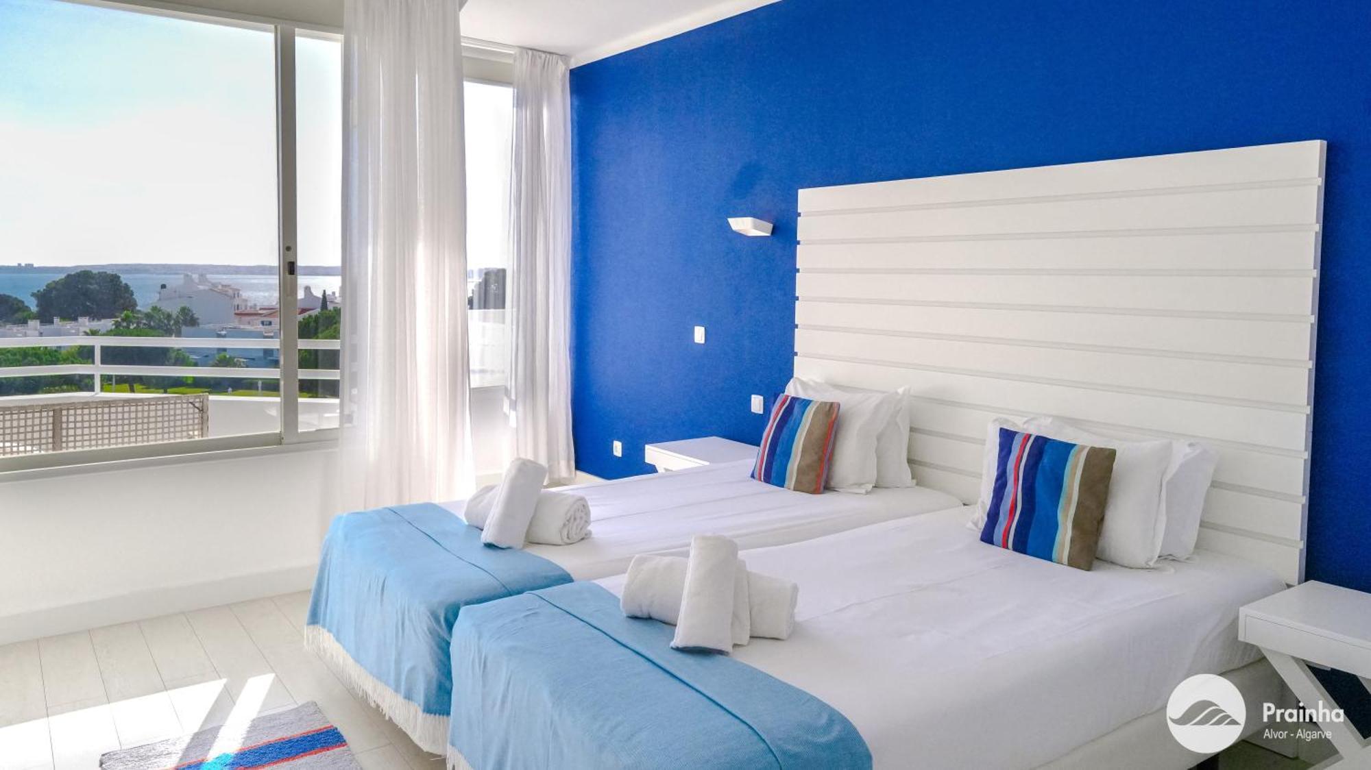 Master One-Bedroom Apartment with Sea View