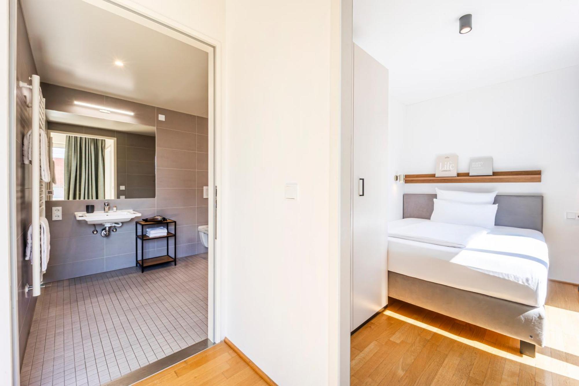 Apartment XL King bed terrace separate bedroom