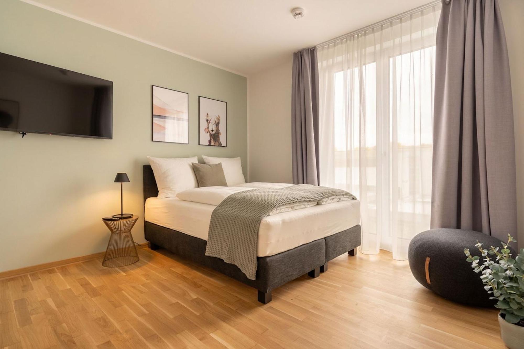 Suite M loggia street view