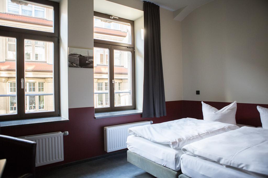 Industry XL Apartment