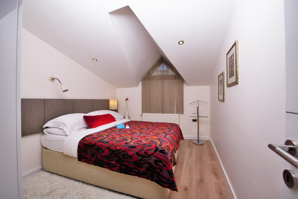 Penthouse Suite,227825660:JPEG