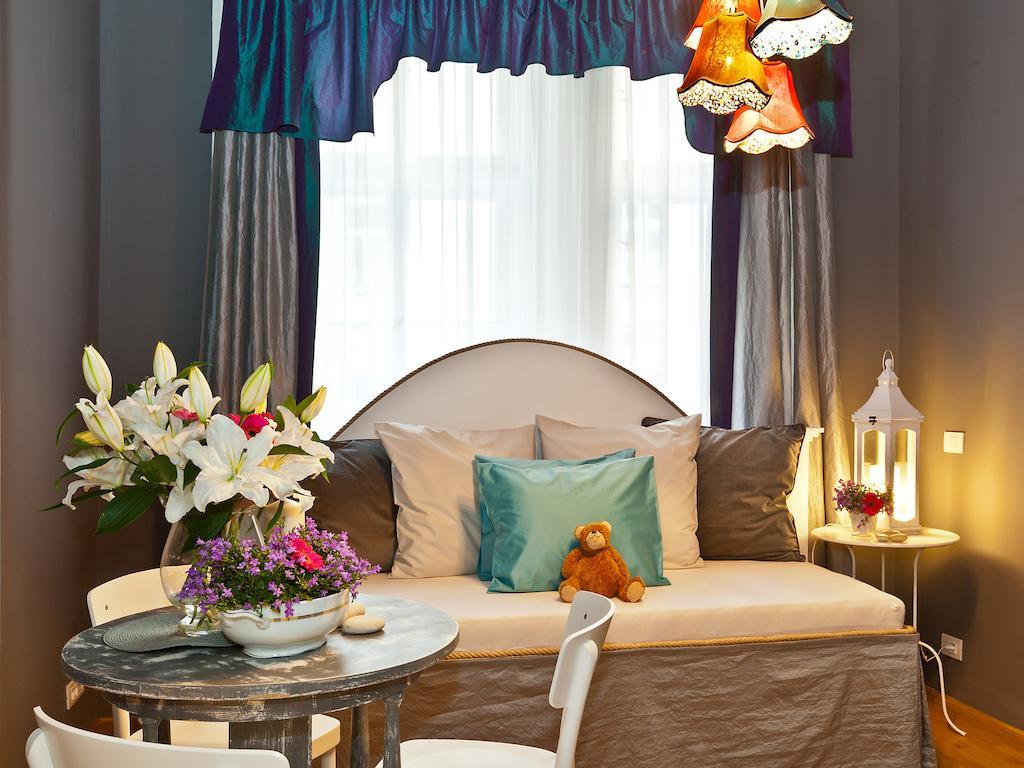 Standard Apartment (3 Adults),236061741:JPEG