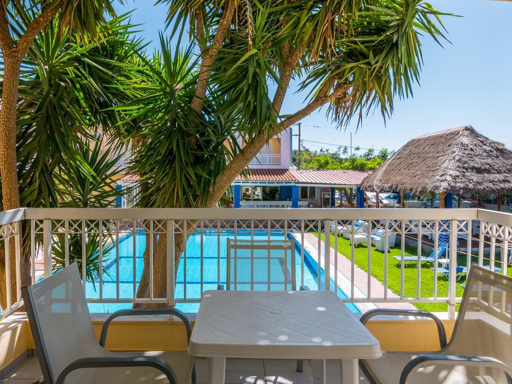 Superior One-Bedroom Apartment Pool View
