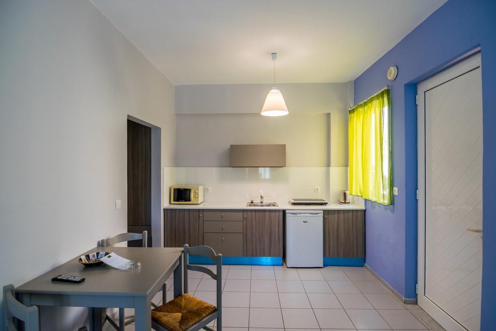 Superior One-Bedroom Apartment Pool View
