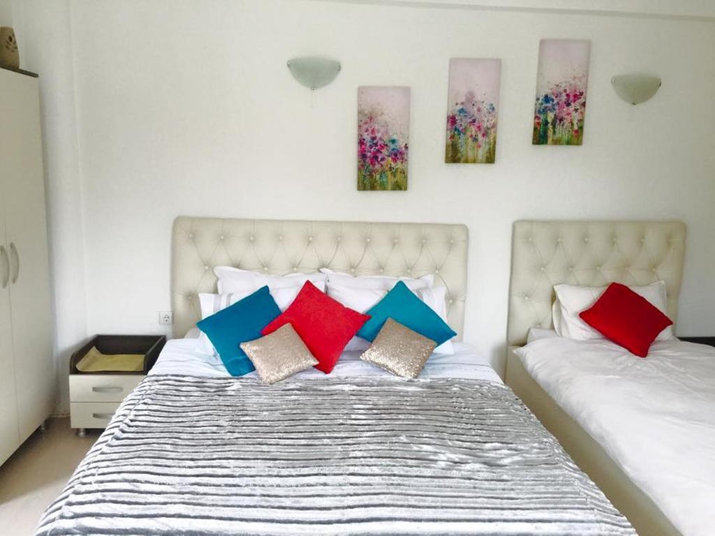 Medium Room with Extra Single Bed,1541796748:JPEG