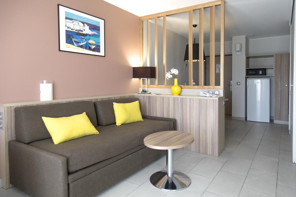 One-Bedroom Apartment,843588077:JPEG