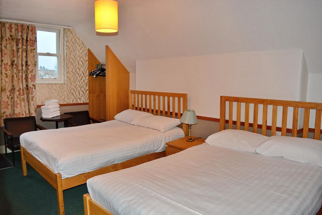 Quarto Quádruplo com Casa de Banho Partilhada