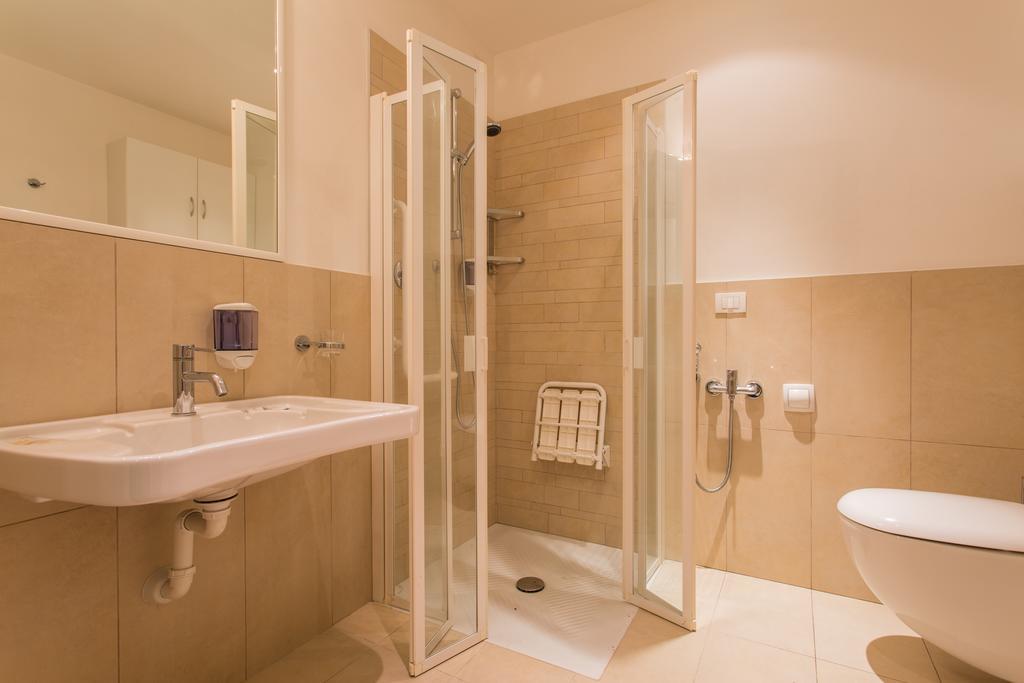 Apartment 2 Private Bathrooms,381848800:JPEG