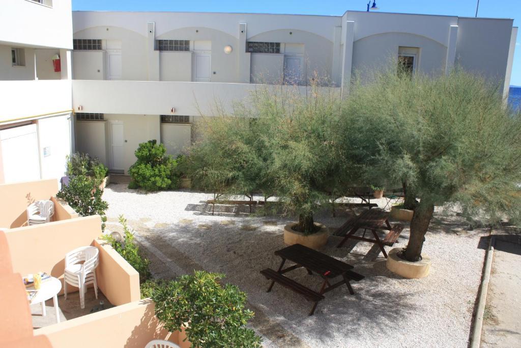 Studio with Garden View,42253840:JPEG