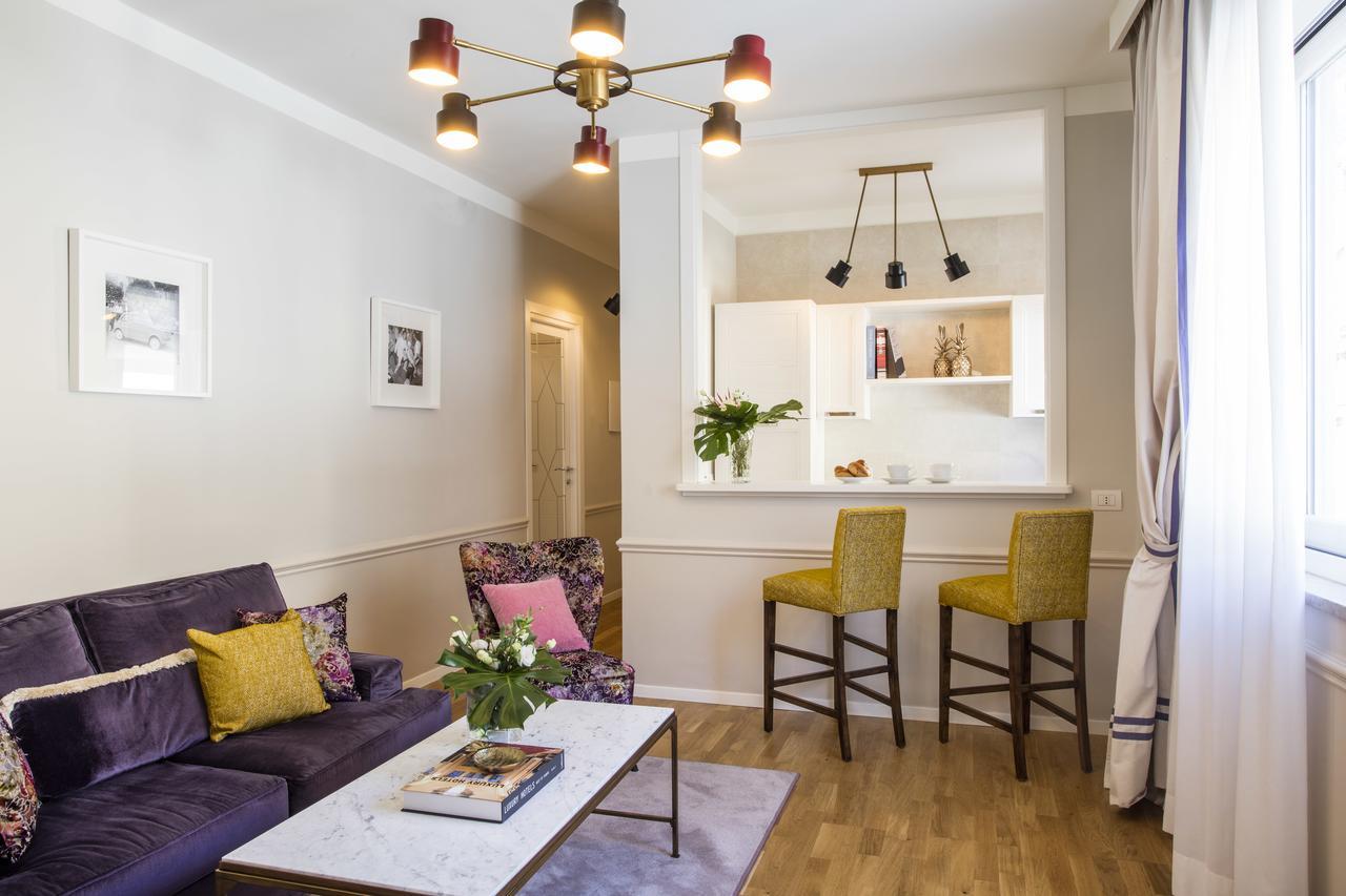 Deluxe One-Bedroom Apartment Balcony