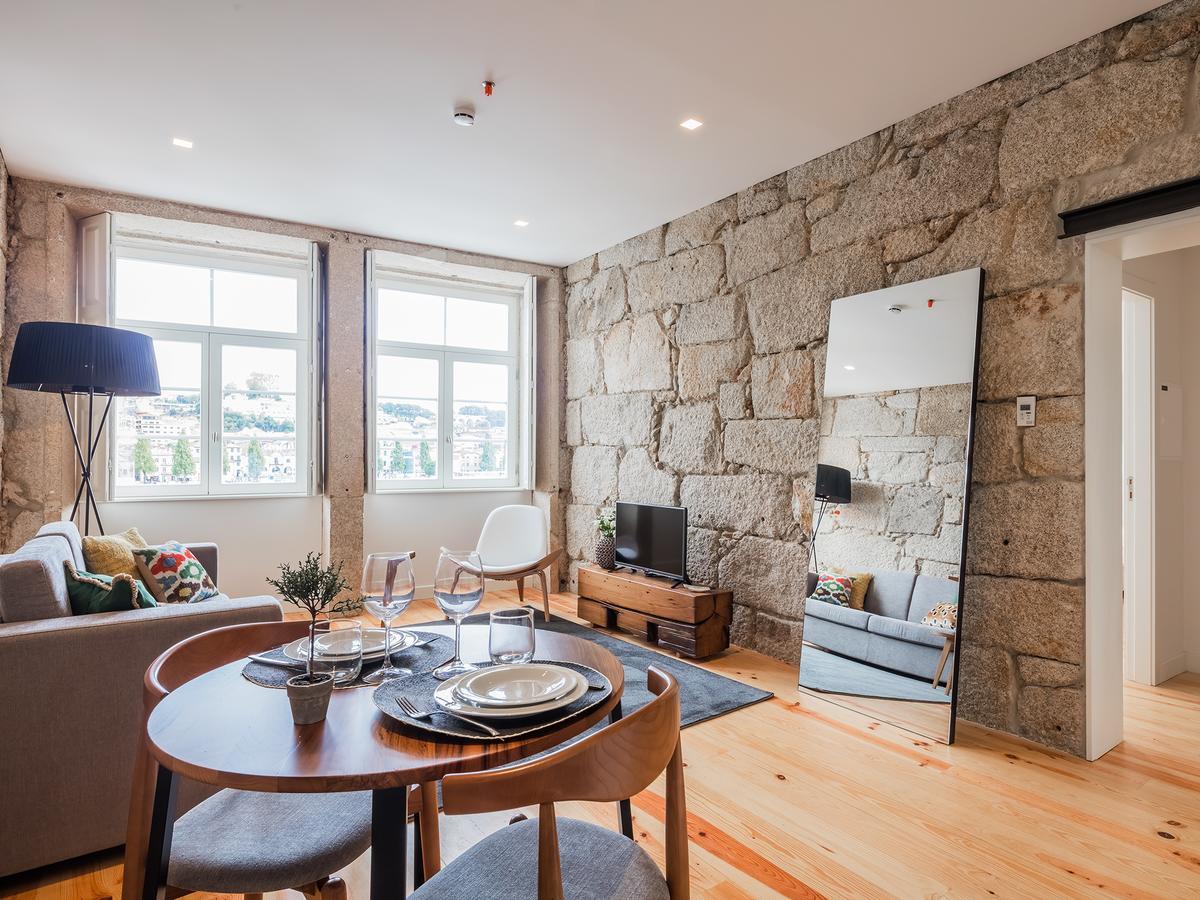 One-Bedroom Apartment with River View,959725306:JPEG