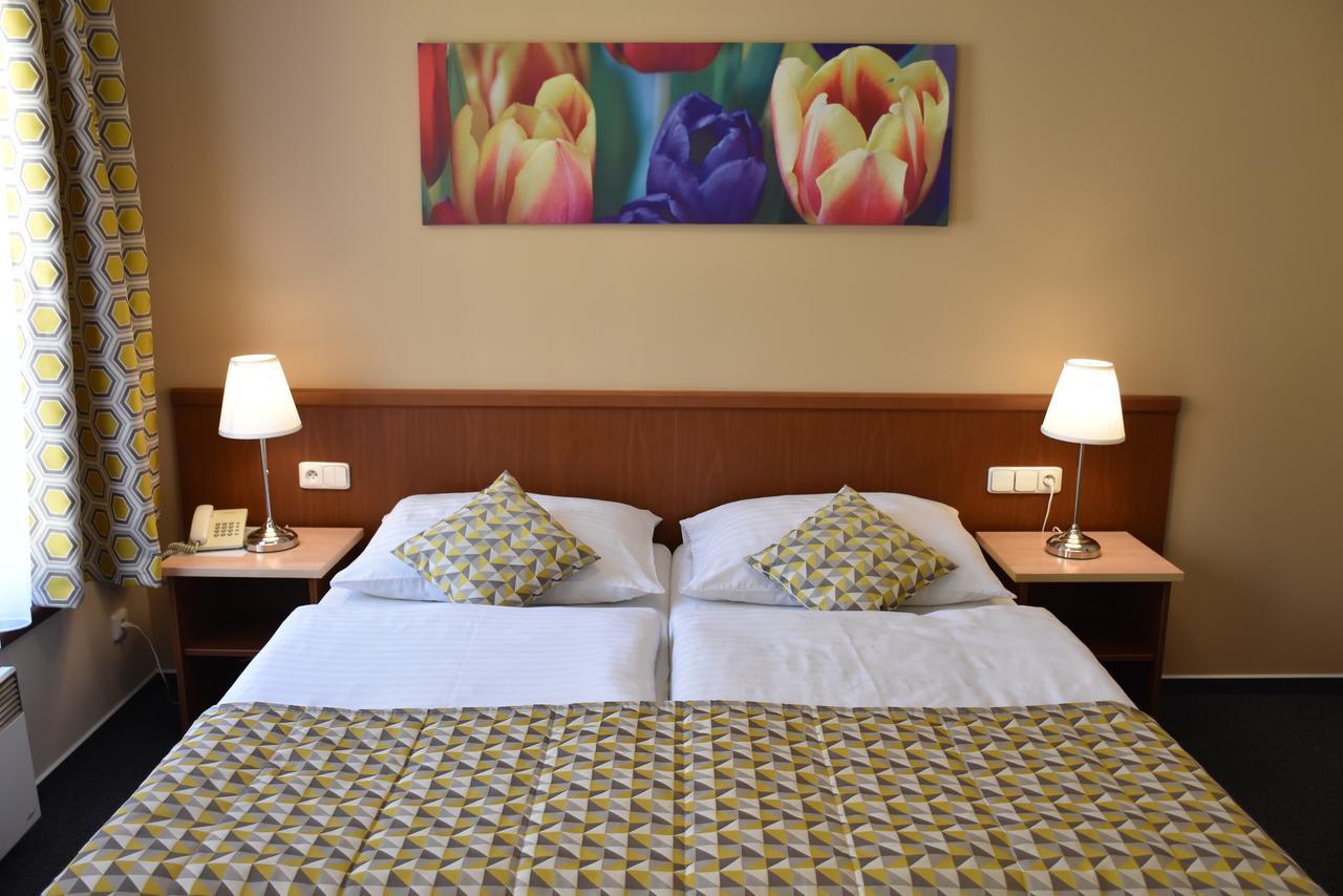 Two-Bedroom Apartment,698695431:JPEG