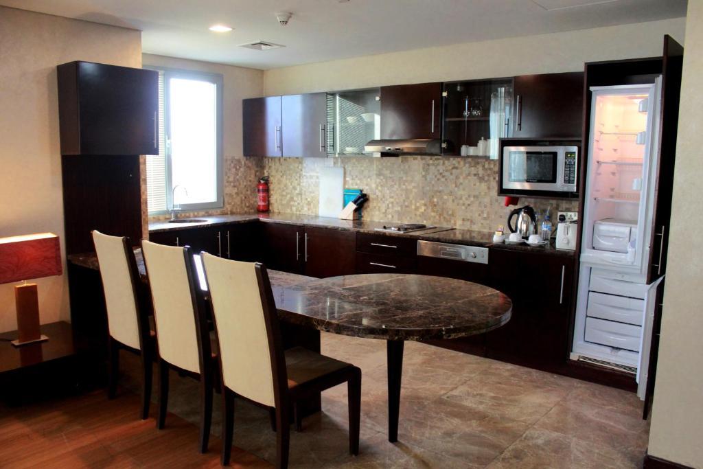 One-Bedroom Apartment with Creek View,696722979:JPEG