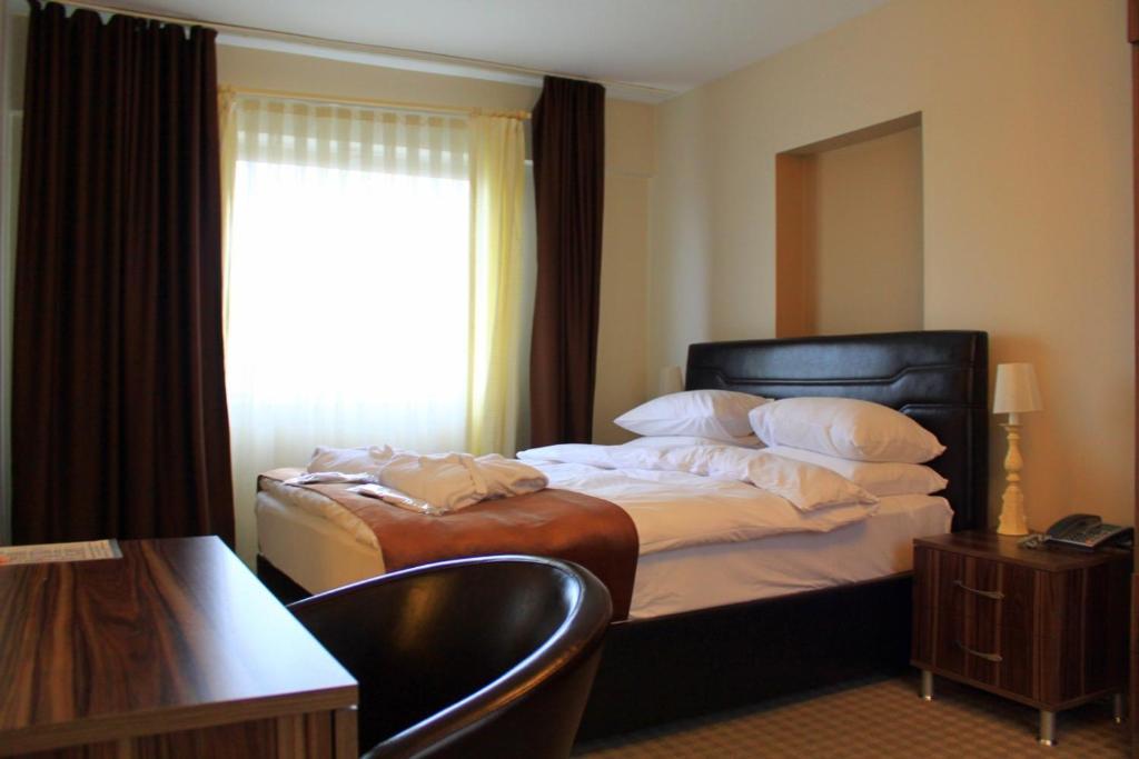 Suite,112905372:JPEG