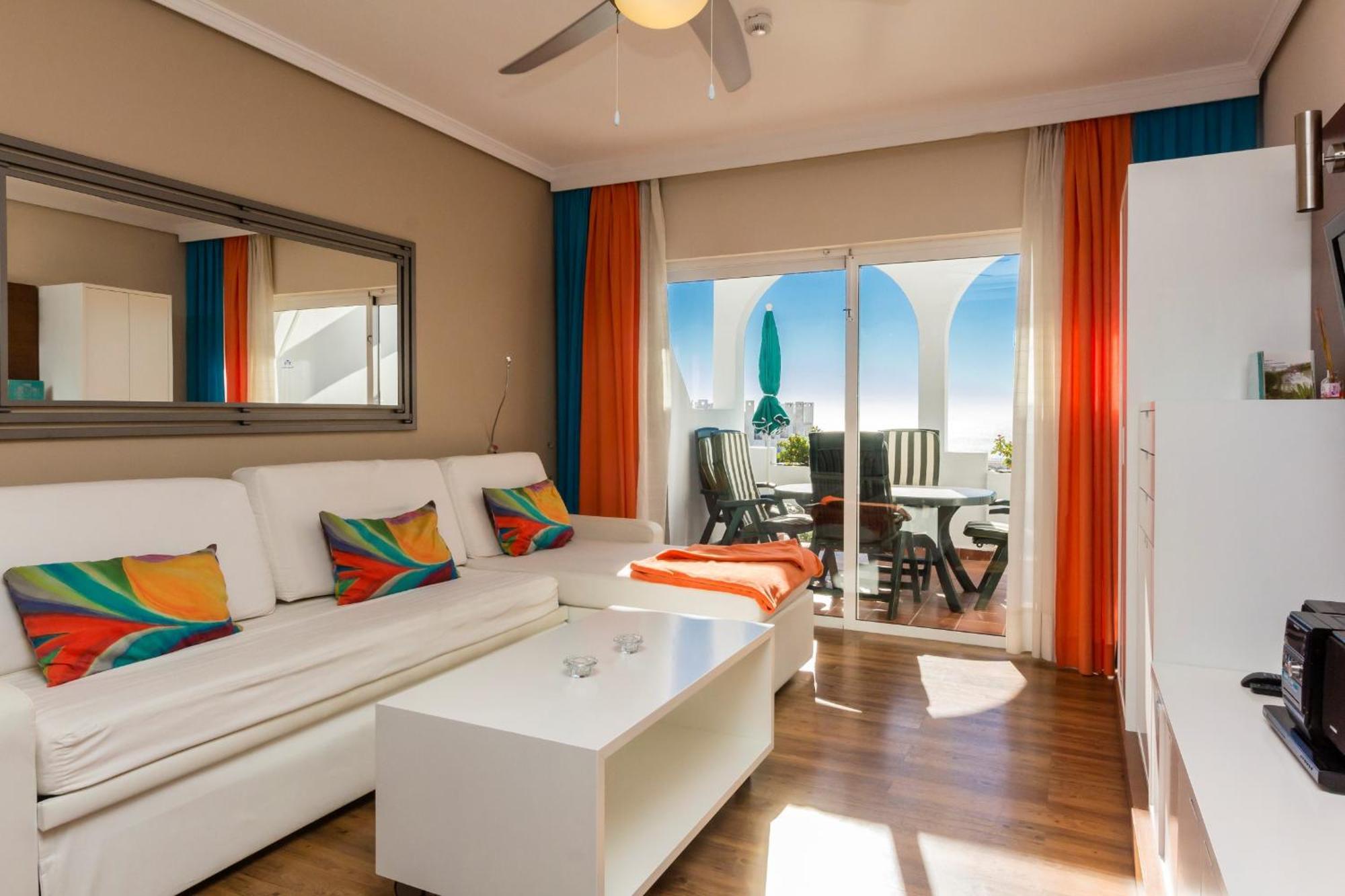 Apartamento de 1 dormitorio con vistas a la piscina o al mar