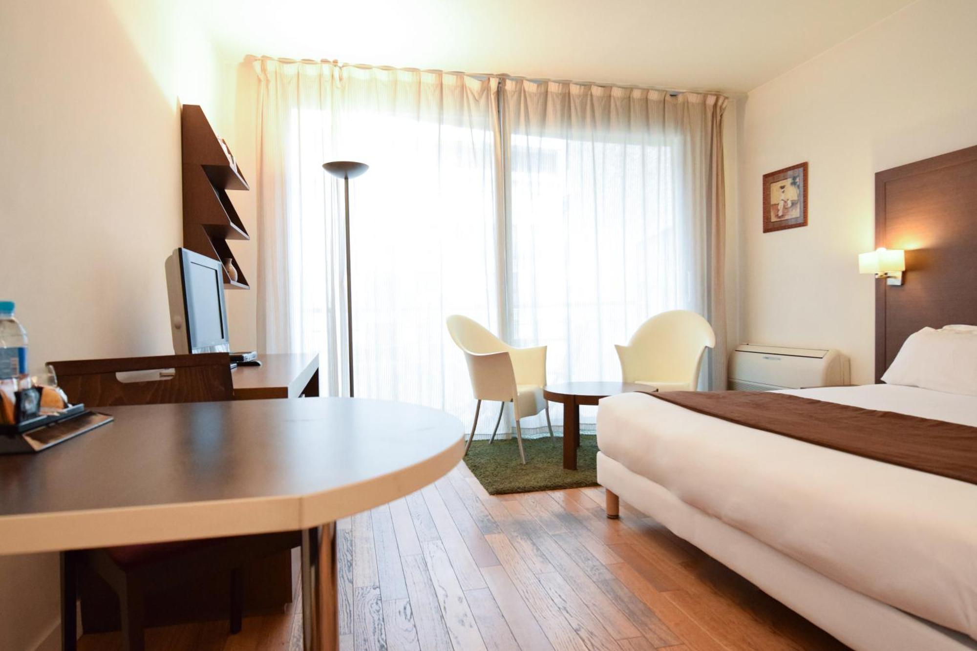 Studio (2 Adults)