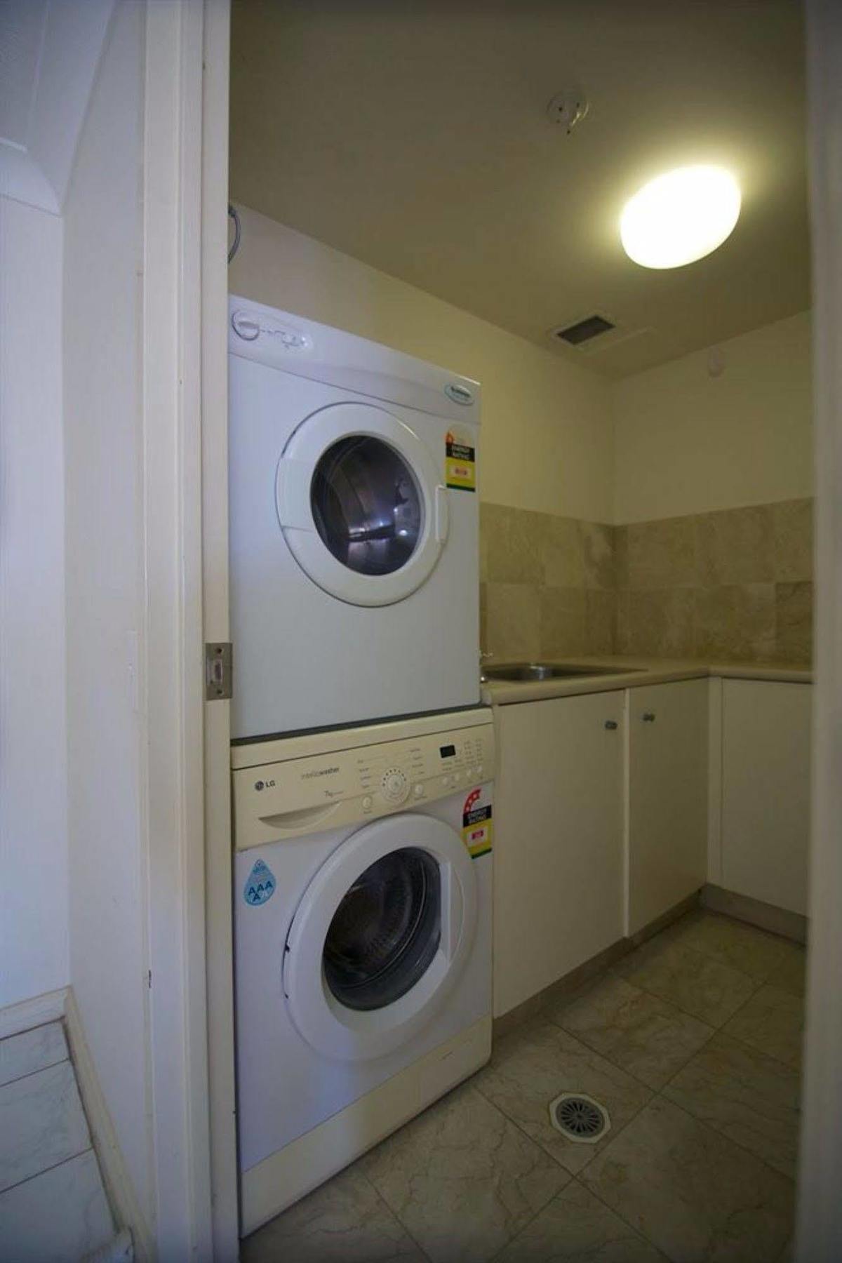 Two-Bedroom Apartment Spa Bath