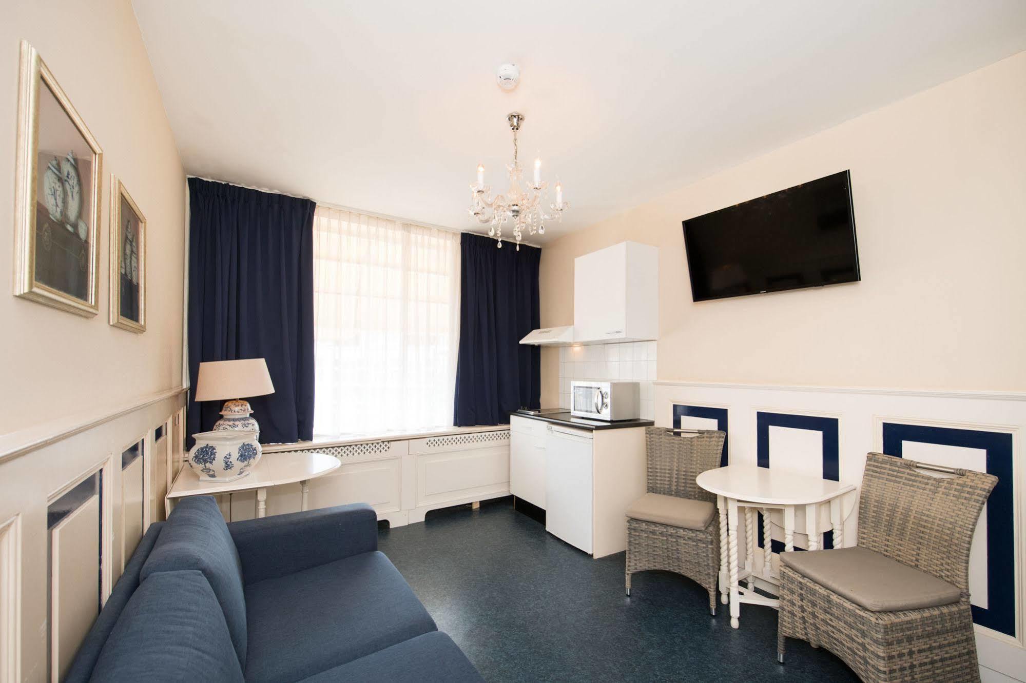 Apartment (3 Adults)