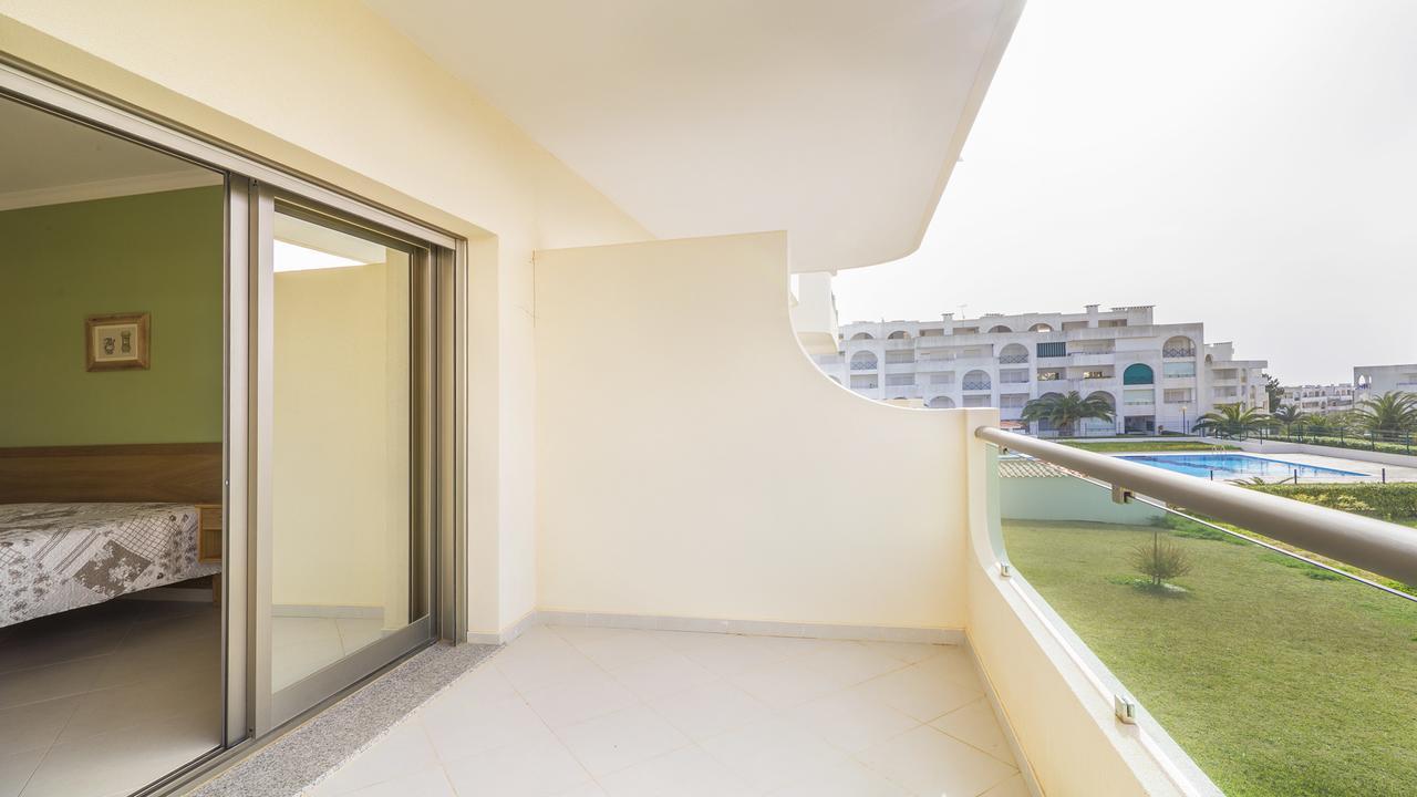 Apartment with Pool View,1075630204:JPEG