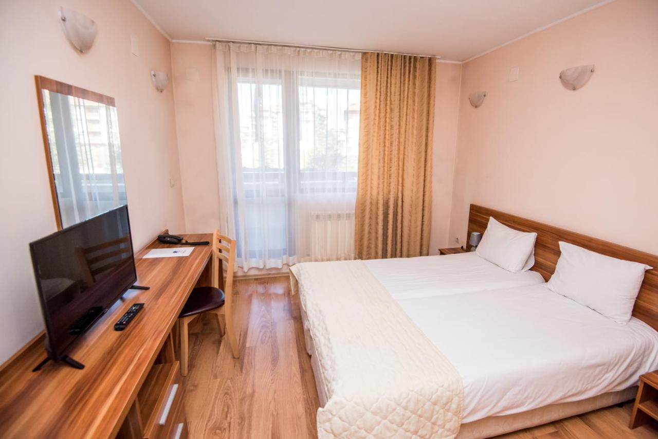 Studio Deluxe with Terrace (2 Adults),834249560:JPEG