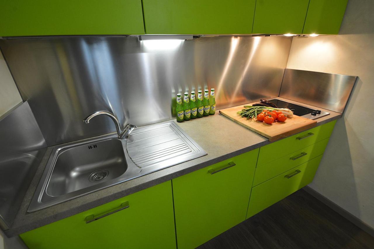 One-Bedroom Apartment (5 Adults)